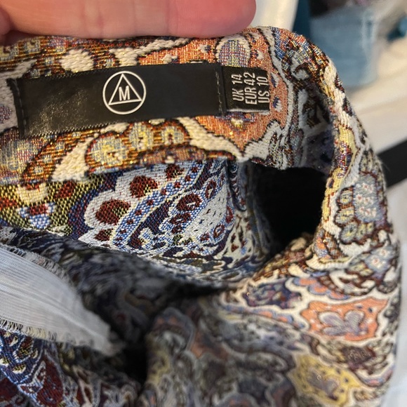 Modern tapestry skirt - Picture 3 of 3